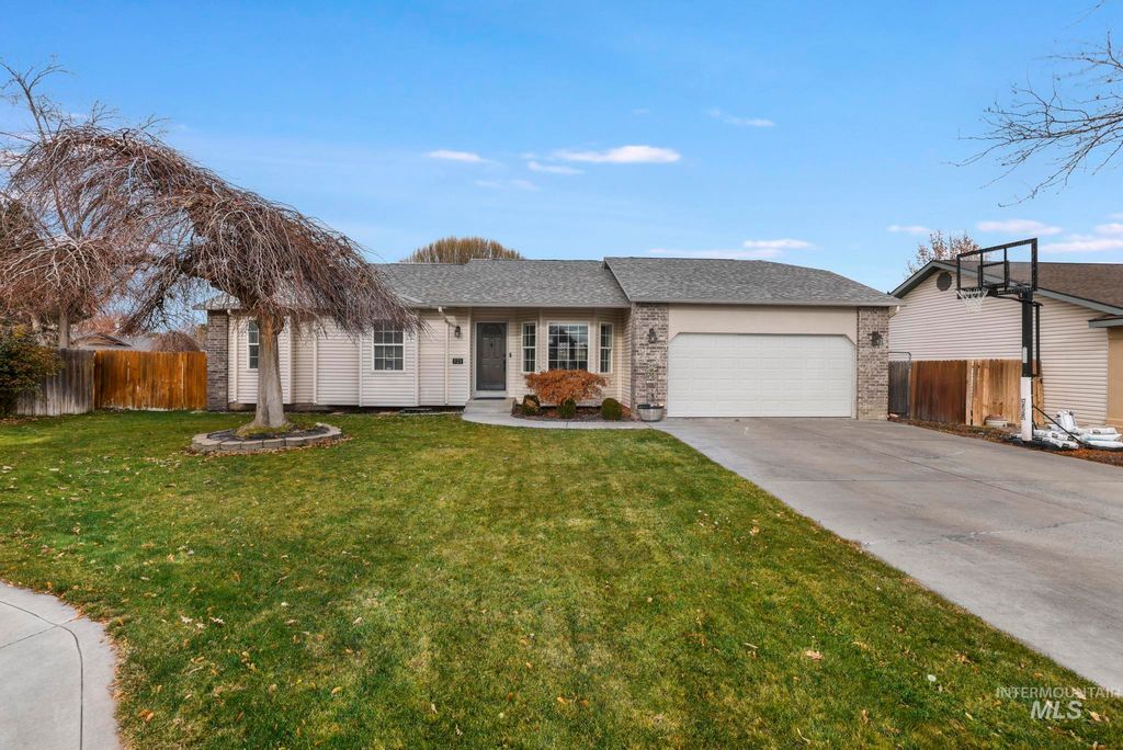 Photo of 321 Cedarpark Cir, Twin Falls, ID 83301 (MLS # 98969542)
