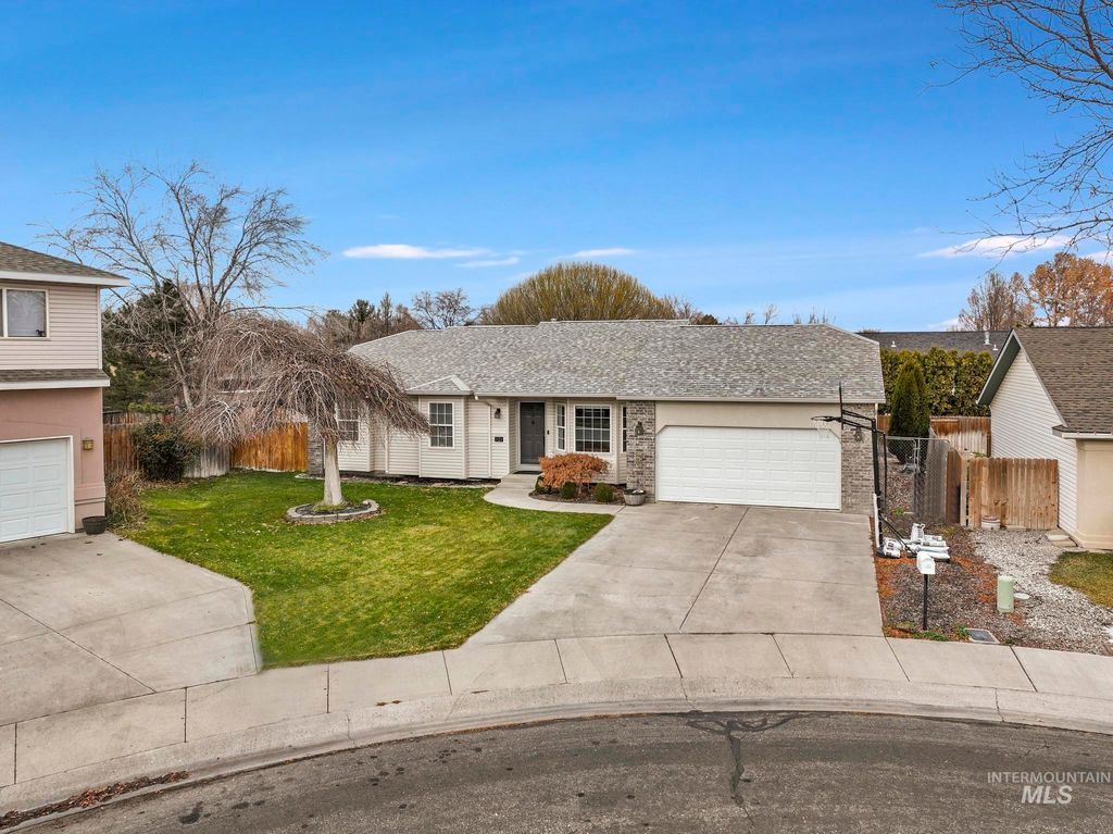 Photo of 321 Cedarpark Cir, Twin Falls, ID 83301 (MLS # 98969542)