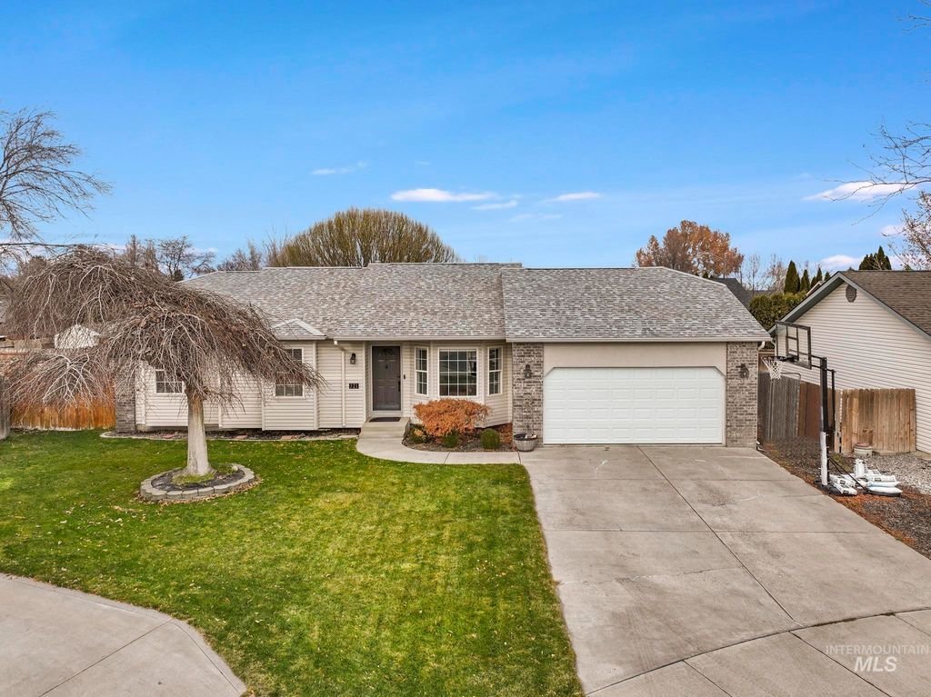 Photo of 321 Cedarpark Cir, Twin Falls, ID 83301 (MLS # 98969542)