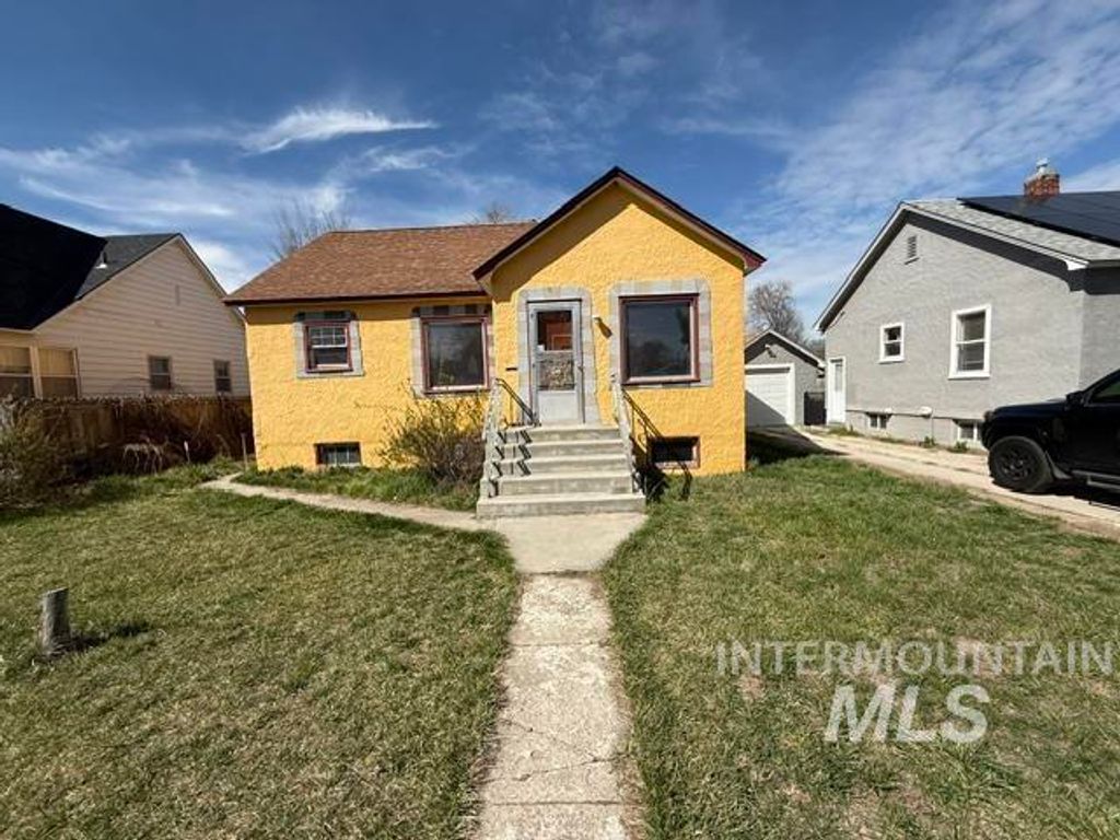 Photo of 319 20th Ave South Ave, Nampa, ID 83651 (MLS # 98979257)