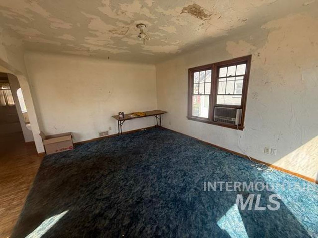 Photo of 319 20th Ave South Ave, Nampa, ID 83651 (MLS # 98979257)