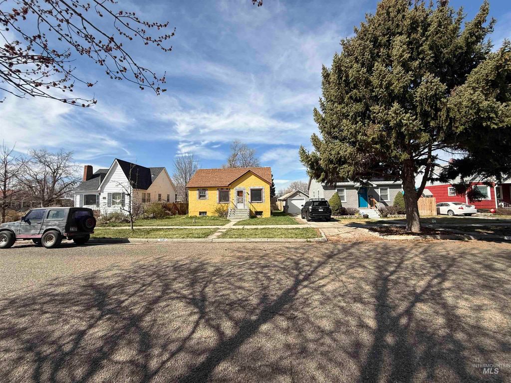 Photo of 319 20th Ave South Ave, Nampa, ID 83651 (MLS # 98979257)