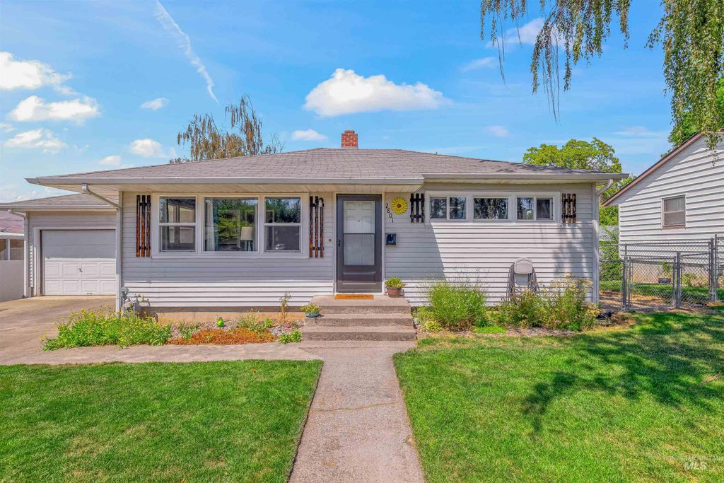 Photo of 2801 9th Avenue, Lewiston, ID 83501 (MLS # 98956525)