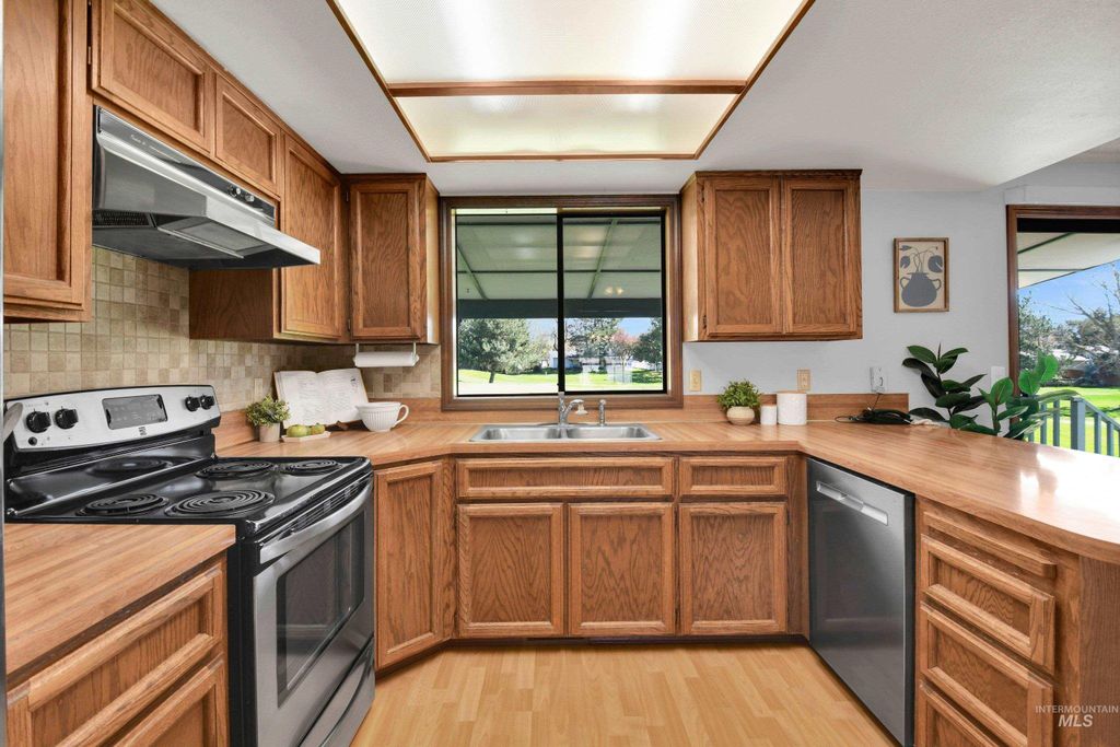 Photo of 1238 N Eagle Hills Way, Eagle, ID 83616 (MLS # 98981360)