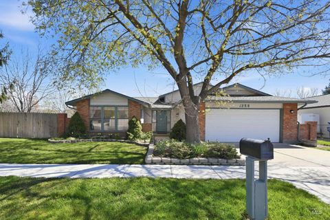 Photo of 1238 N Eagle Hills Way, Eagle, ID 83616 (MLS # 98981360)