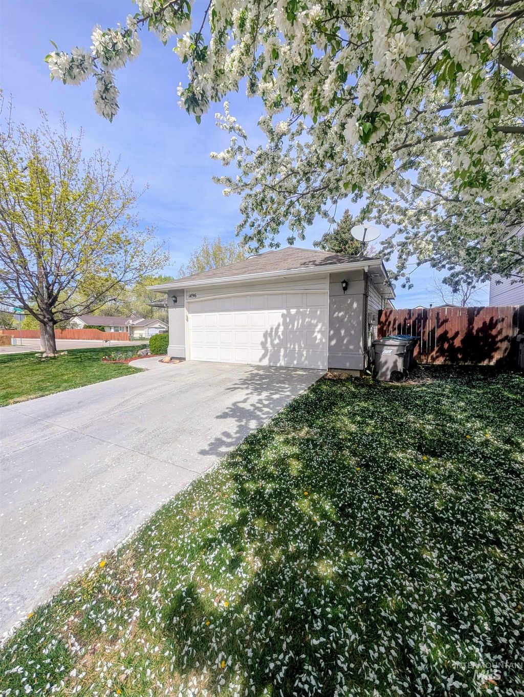 Photo of 1496 W Saint Patrick St, Boise, ID 83705 (MLS # 98980824)