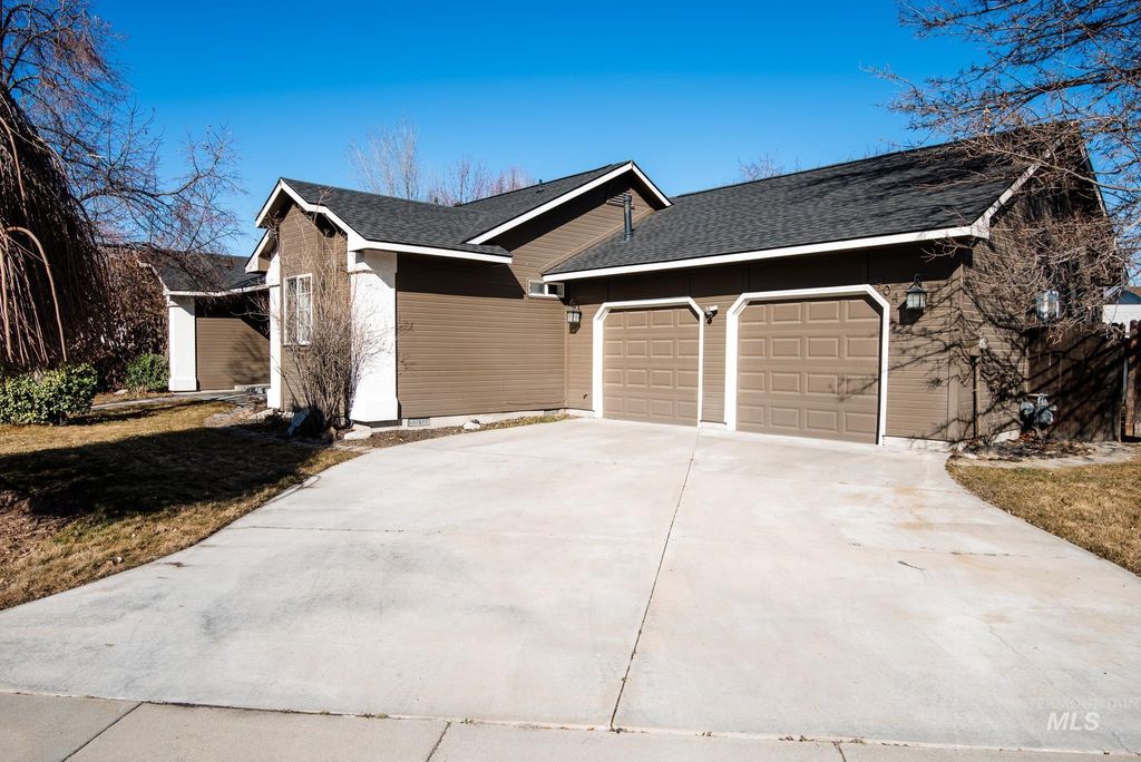 Photo of 904 W Loon St, Meridian, ID 83642 (MLS # 98973931)