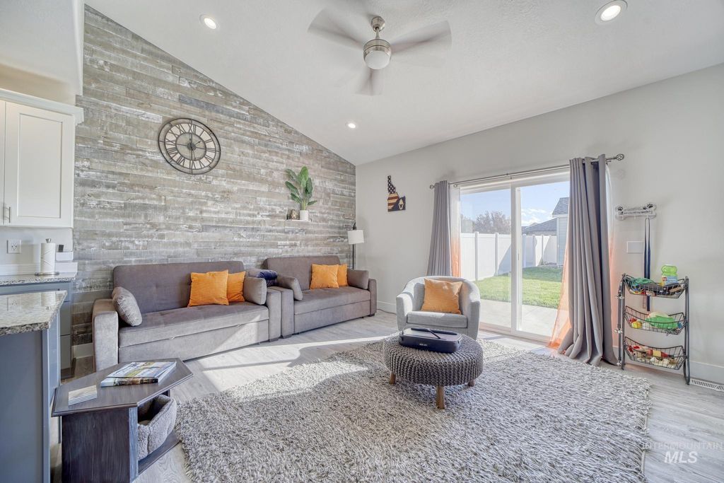 Photo of 1087 Easy Avenue, Twin Falls, ID 83301 (MLS # 98968604)