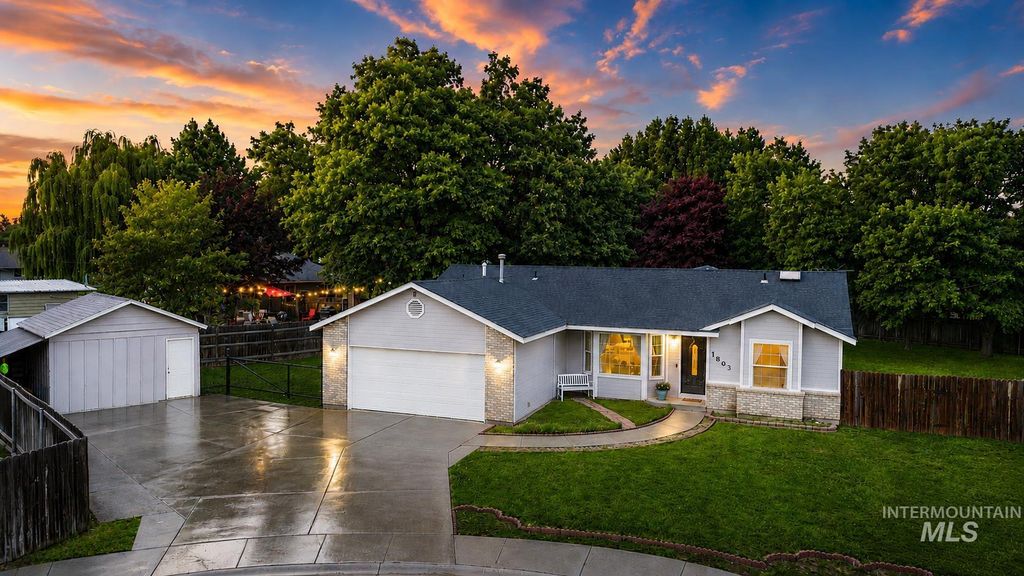 Photo of 1803 Poplar St, Caldwell, ID 83605 (MLS # 98985883)