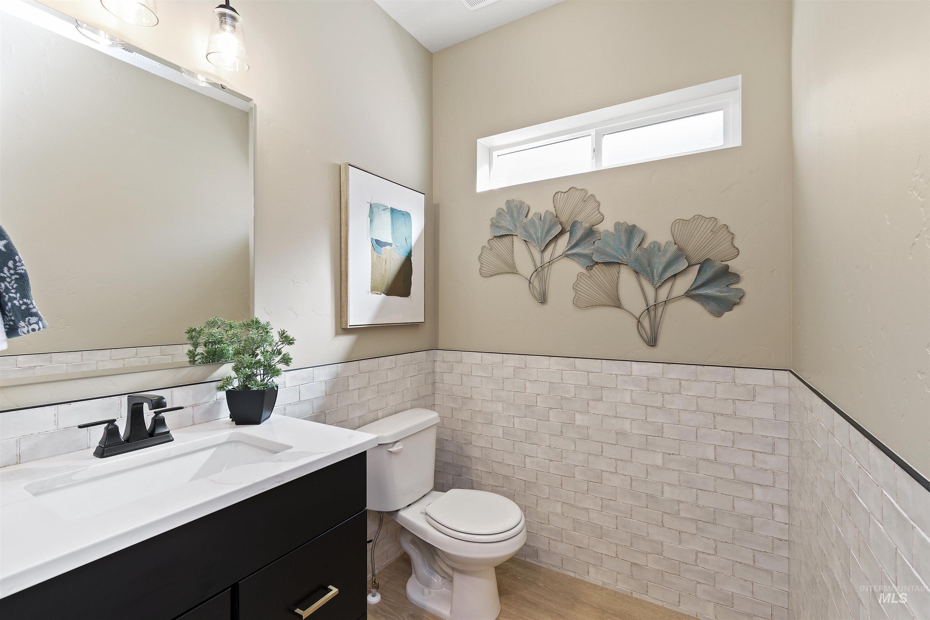 2027 Travelers Court