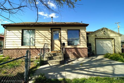 Photo of 1611 2nd Ave E Ave, Twin Falls, ID 83301 (MLS # 98983084)