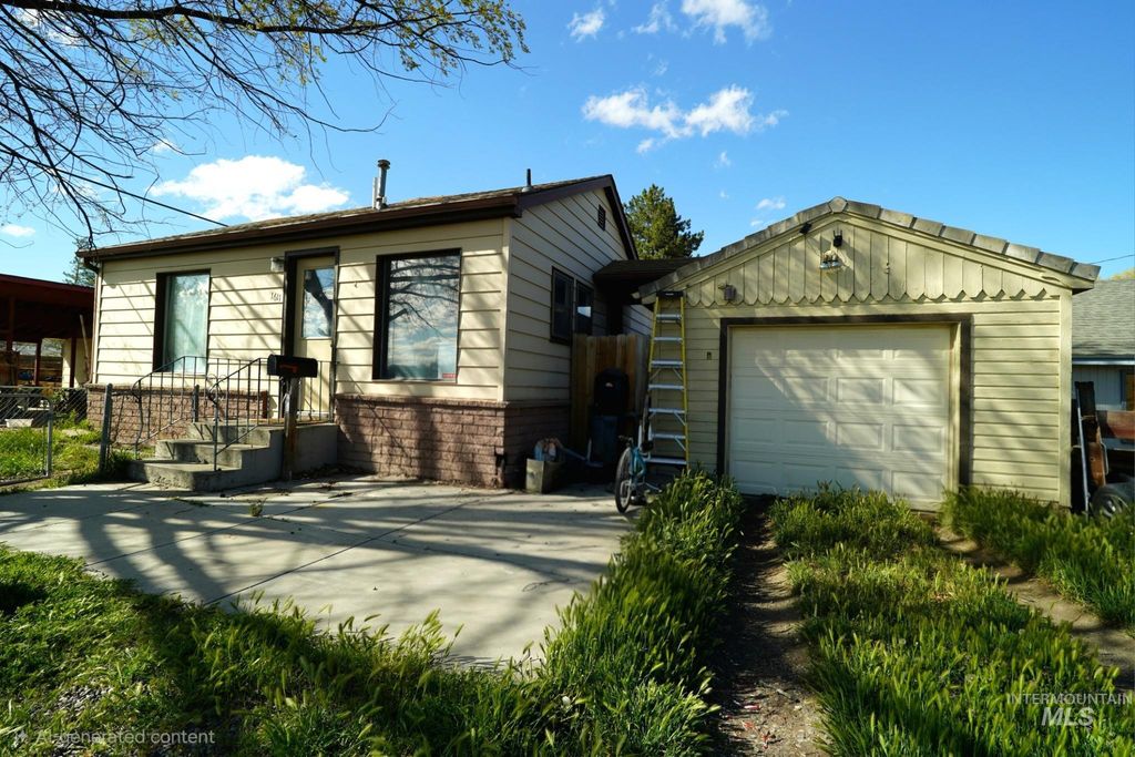 Photo of 1611 2nd Ave E Ave, Twin Falls, ID 83301 (MLS # 98983084)