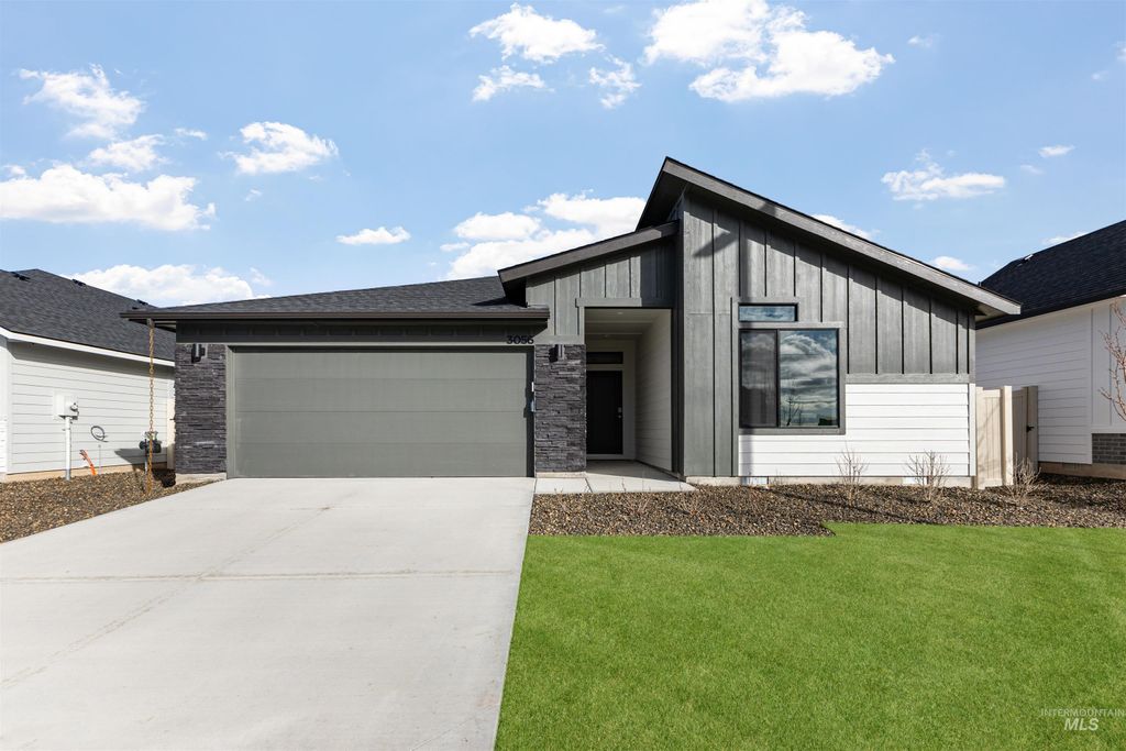 Photo of 3717 E Syracuse St, Nampa, ID 83686 (MLS # 98985548)