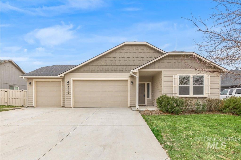 Photo of 2213 E Elm Grove Dr, Nampa, ID 83686 (MLS # 98972897)