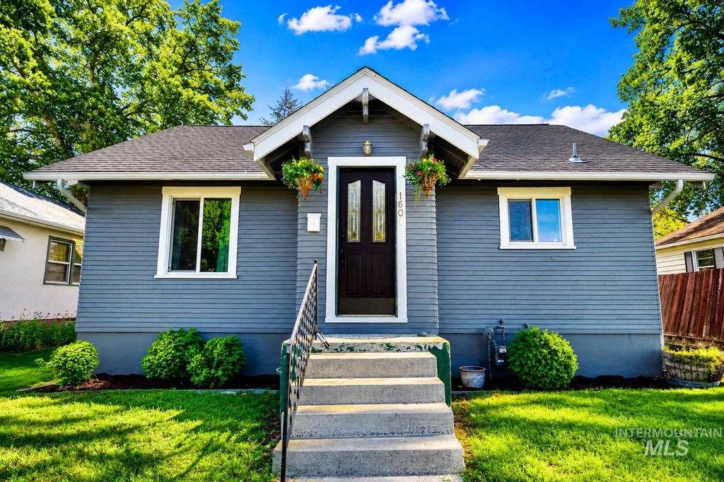Photo of 1606 13th Ave, Lewiston, ID 83501 (MLS # 98985760)