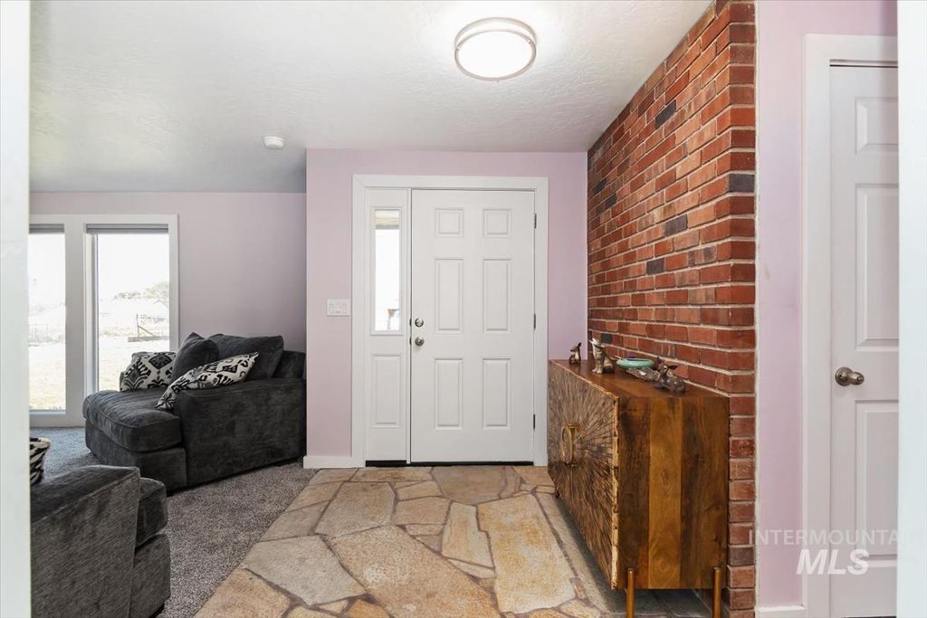 Photo of 702 N La Cresta Ave, Caldwell, ID 83605 (MLS # 98978855)