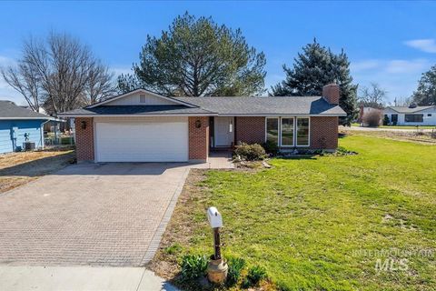 Photo of 702 N La Cresta Ave, Caldwell, ID 83605 (MLS # 98978855)