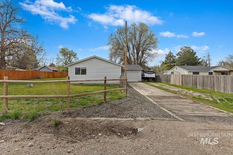 Photo of 9191 Rolling Hills Ct, Nampa, ID 83686 (MLS # 98979646)