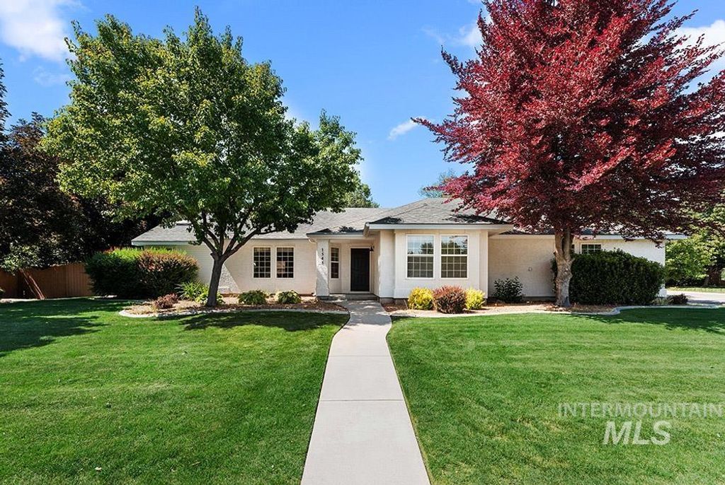 Photo of 1545 N Ellington Way, Eagle, ID 83616 (MLS # 98968232)