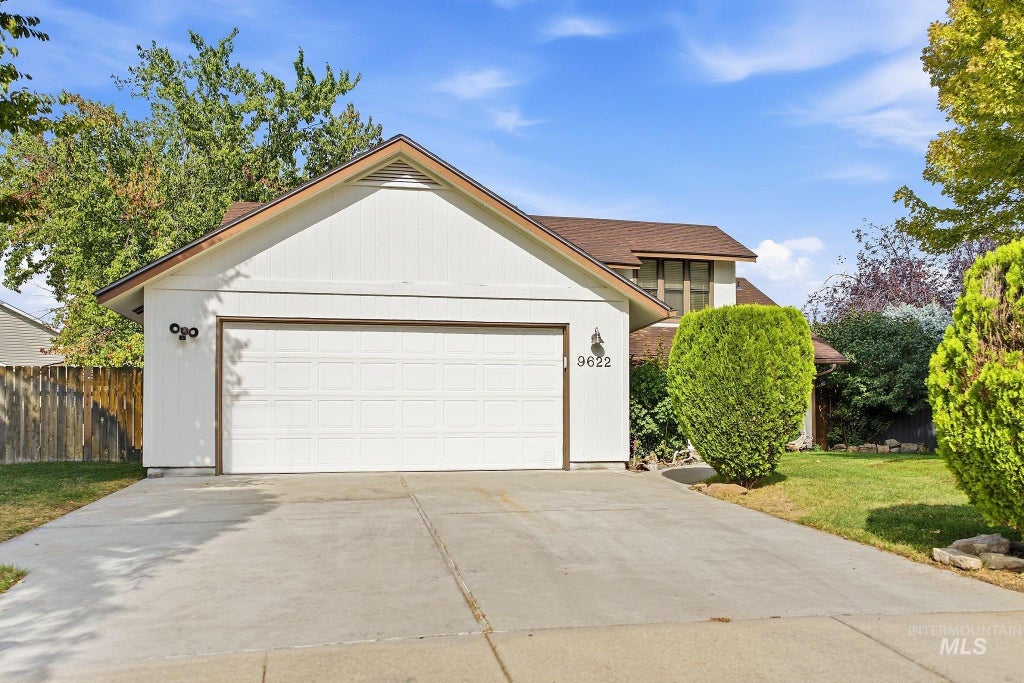 Photo of 9622 W Glen Ellyn St, Boise, ID 83704 (MLS # 99001422)