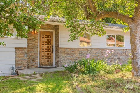 Photo of 1015 24th Street, Lewiston, ID 83501 (MLS # 98948345)