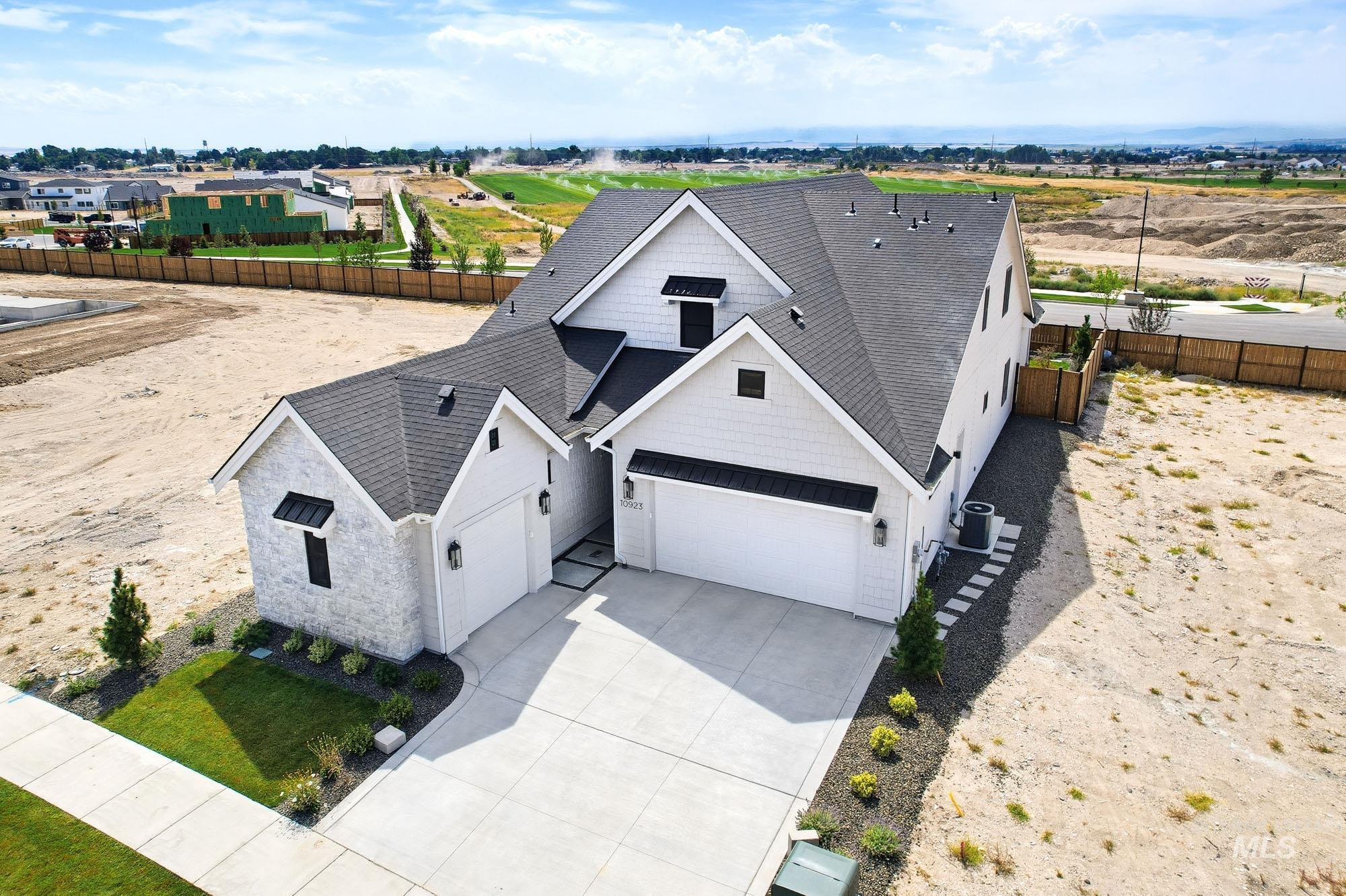 10923 W Lahinch Ln