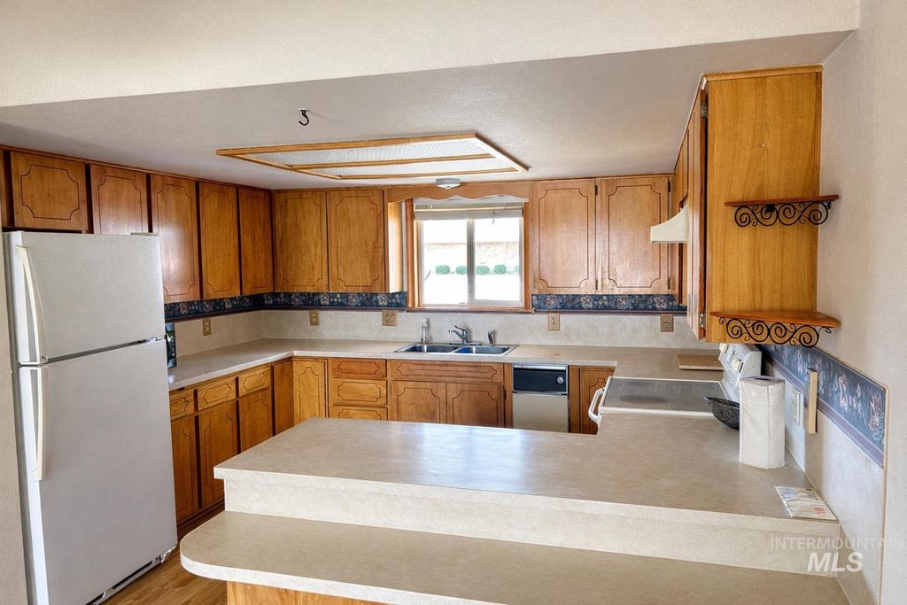 Photo of 744 16th Ave E Ave, Jerome, ID 83338 (MLS # 98976513)