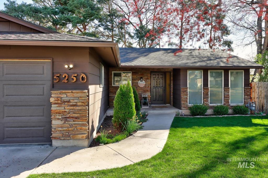 Photo of 5250 N Mitchell St, Boise, ID 83704 (MLS # 98980261)