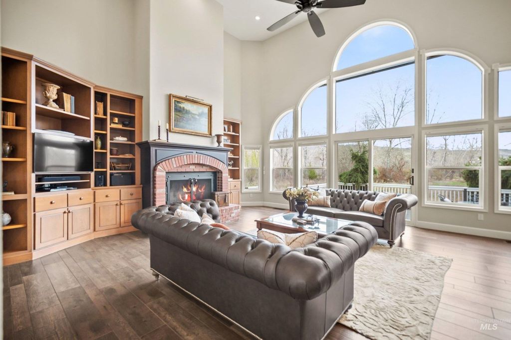 Photo of 3018 E Parkriver Drive, Boise, ID 83706 (MLS # 98981689)