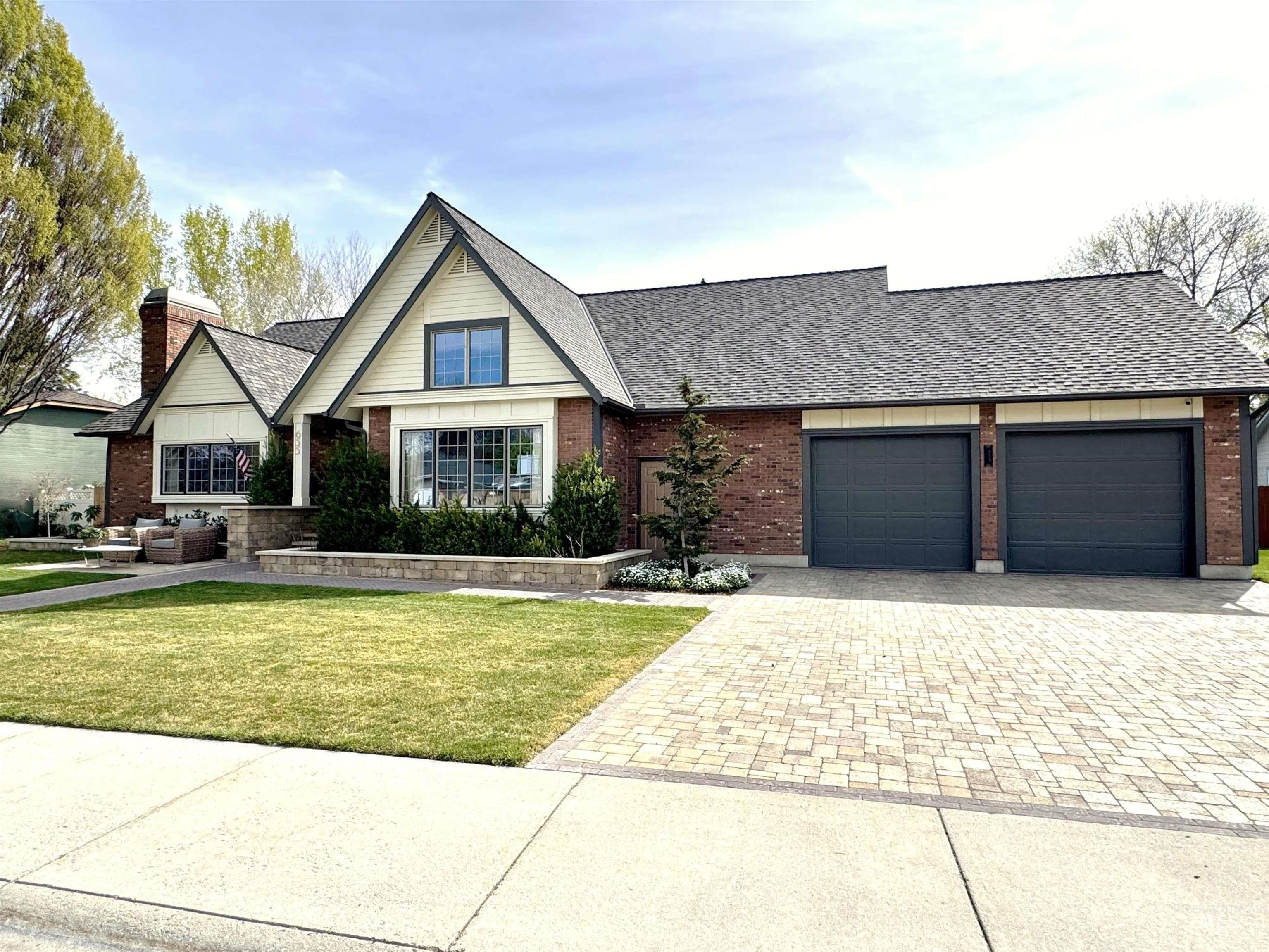 655 E Kingsford