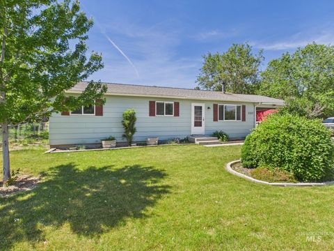 Photo of 1527 N Plaza Road, Emmett, ID 83617 (MLS # 98987720)