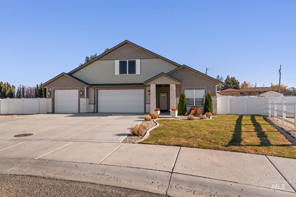 Photo of 519 Lake Cleveland Street, Burley, ID 83318 (MLS # 98968444)