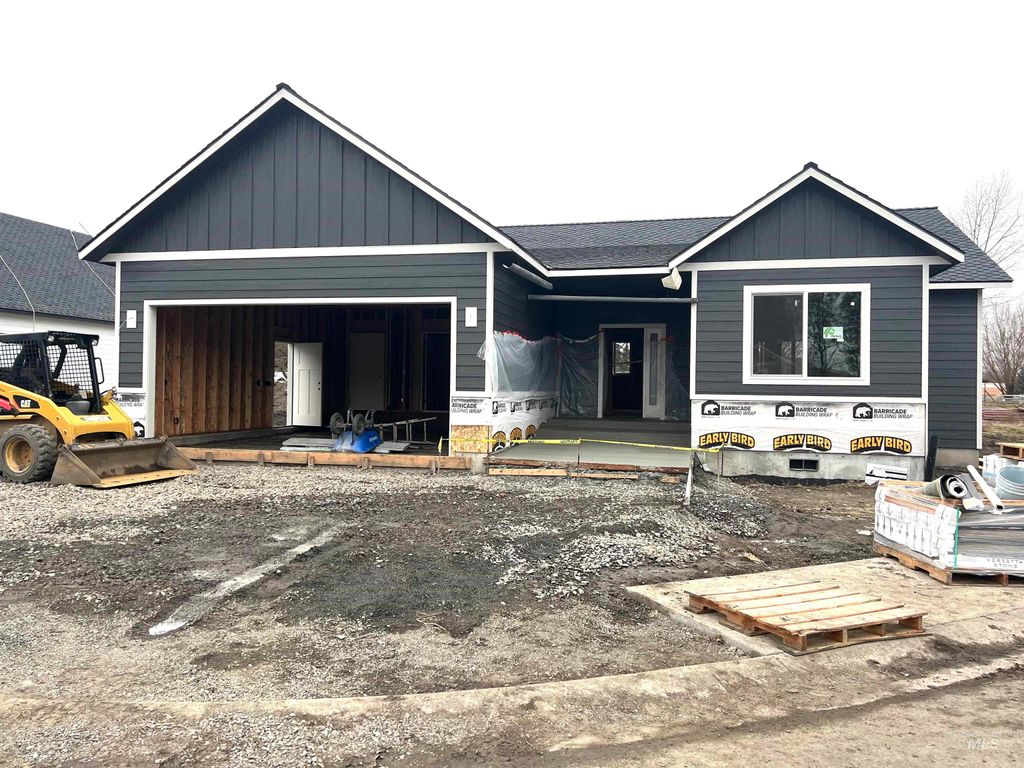 Photo of 516 Maple Court, Genesee, ID 83843 (MLS # 98973751)