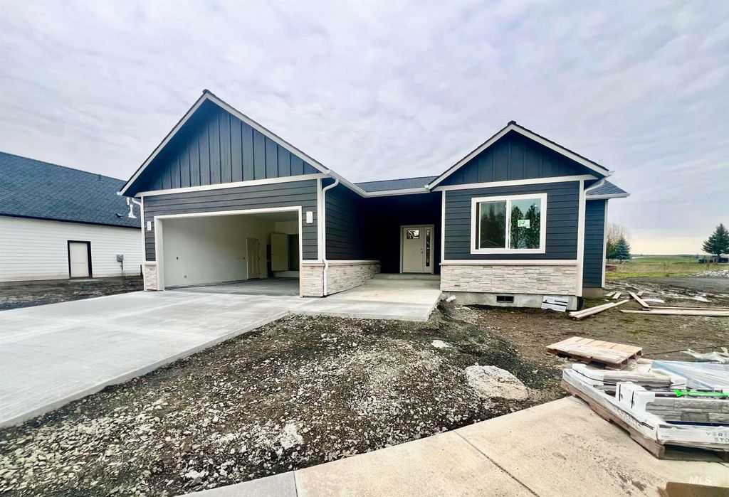 Photo of 516 Maple Court, Genesee, ID 83843 (MLS # 98973751)