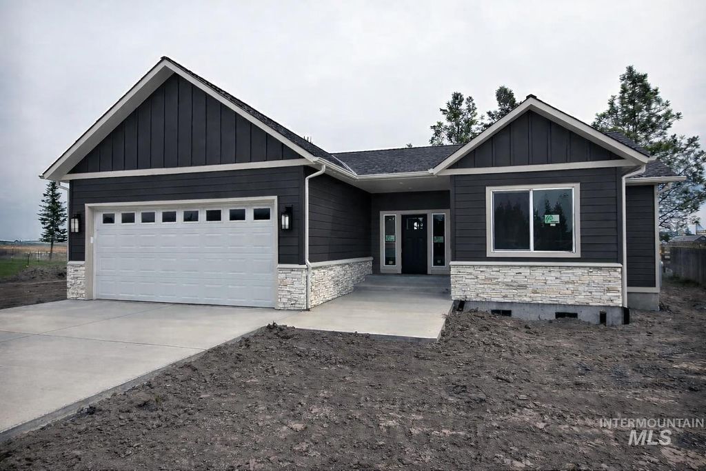 Photo of 516 Maple Court, Genesee, ID 83843 (MLS # 98973751)