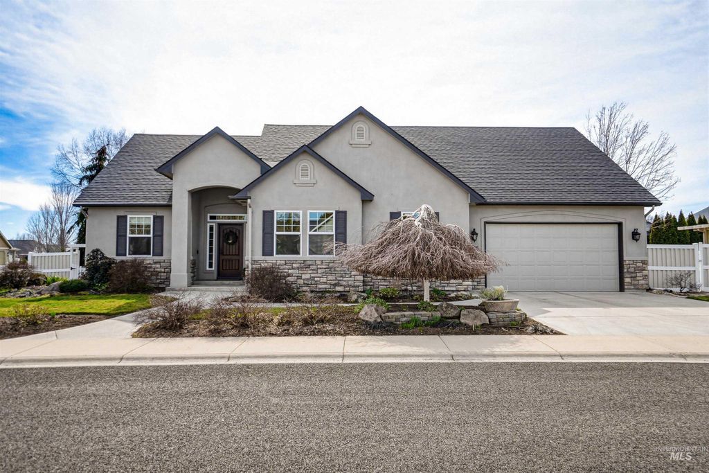 Photo of 9865 W Blackpool Dr, Star, ID 83369 (MLS # 98976815)