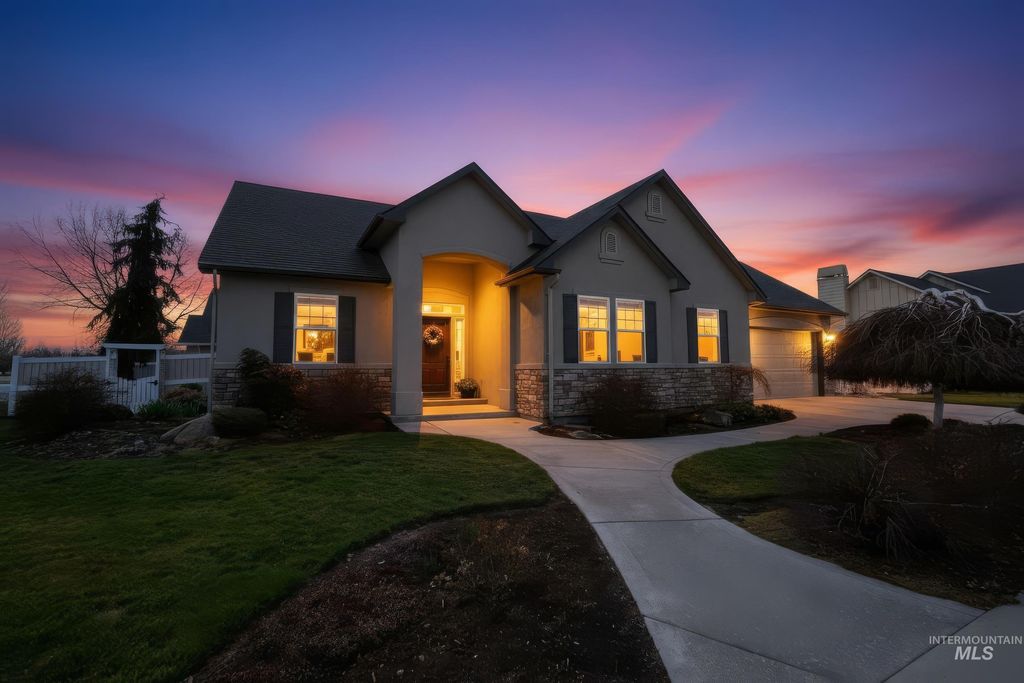 Photo of 9865 W Blackpool Dr, Star, ID 83369 (MLS # 98976815)