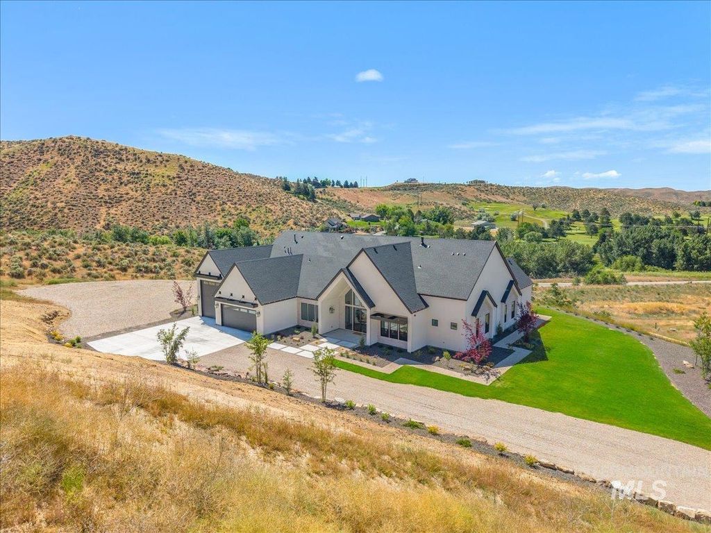 Photo of 6400 N High Valley, Boise, ID 83714 (MLS # 98990267)