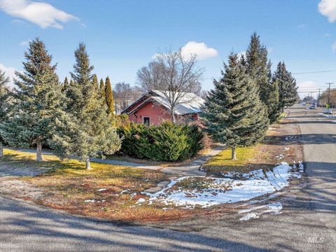 Photo of 1002 E Street, Rupert, ID 83350 (MLS # 98972174)
