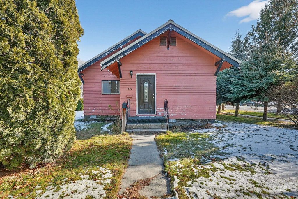 Photo of 1002 E Street, Rupert, ID 83350 (MLS # 98972174)