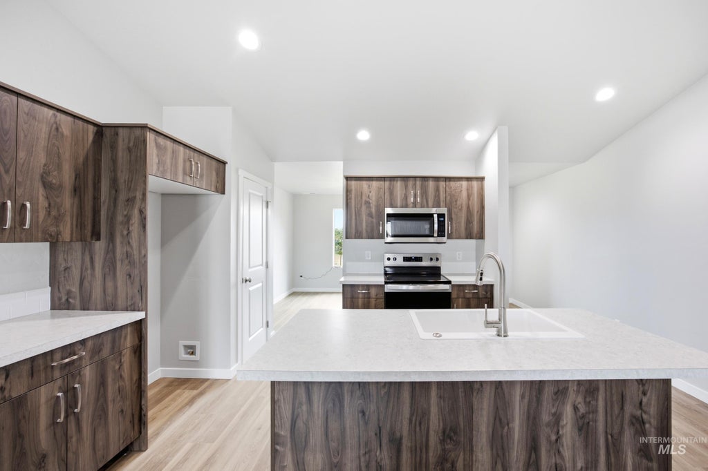 Photo of 13310 Bank St, Caldwell, ID 83607 (MLS # 99001378)