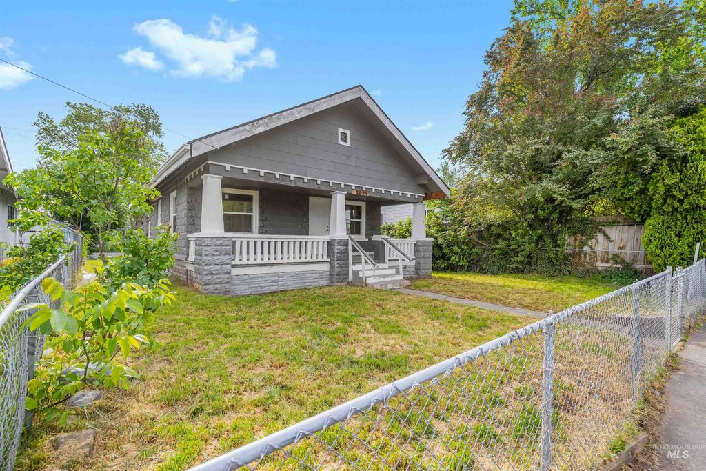Photo of 1049 8th Street, Clarkston, WA 99403 (MLS # 98985837)