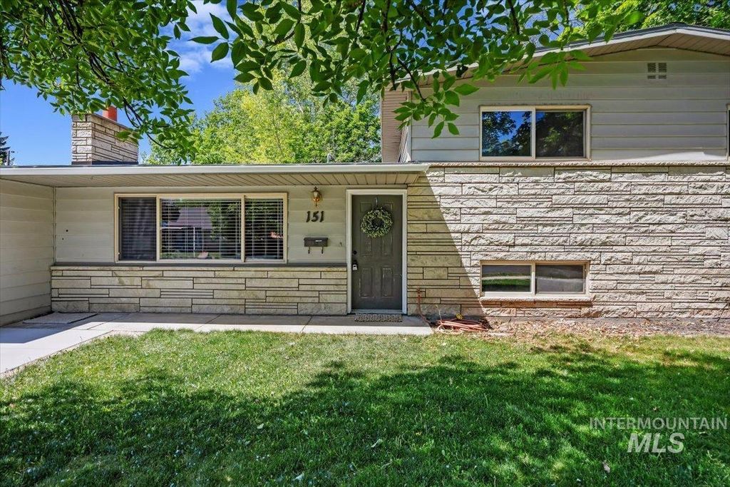 Photo of 151 Fillmore St, Twin Falls, ID 83301 (MLS # 98986032)