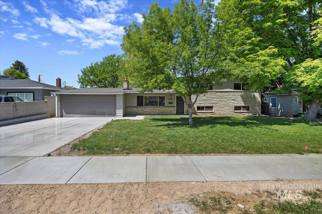 Photo of 151 Fillmore St, Twin Falls, ID 83301 (MLS # 98986032)