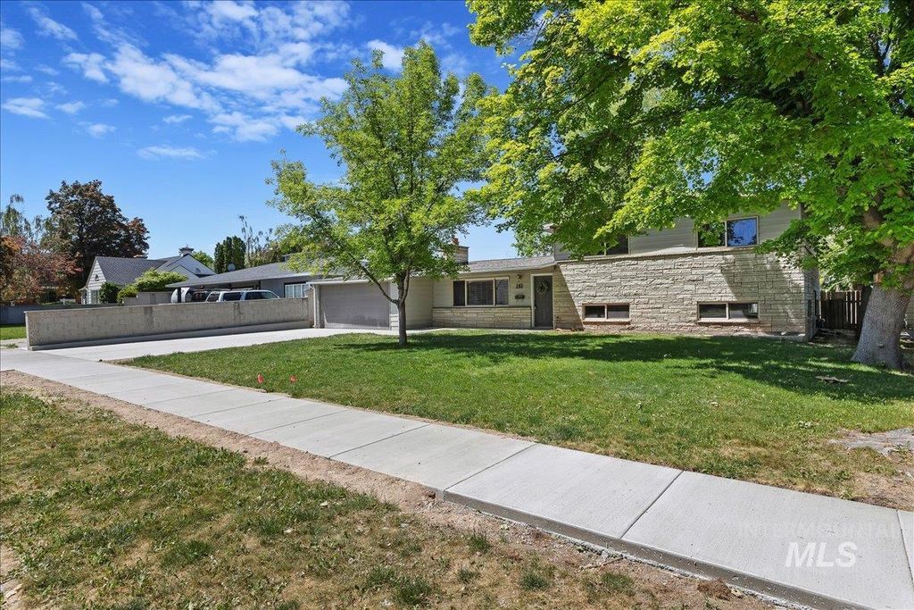 Photo of 151 Fillmore St, Twin Falls, ID 83301 (MLS # 98986032)