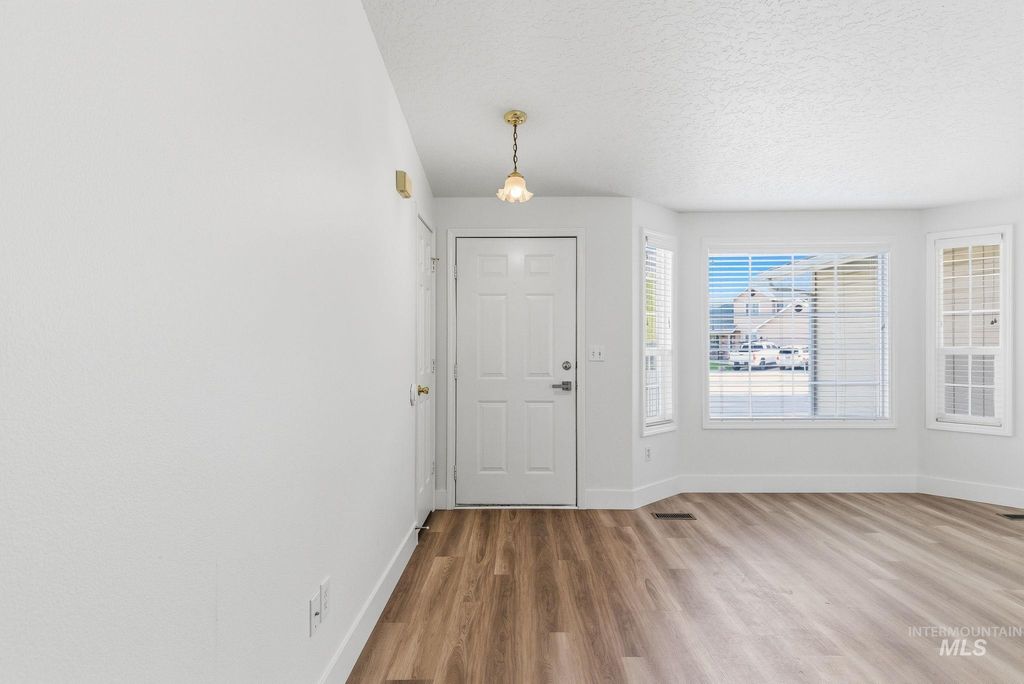 Photo of 718 W Redwood Ln, Nampa, ID 83651 (MLS # 98982469)