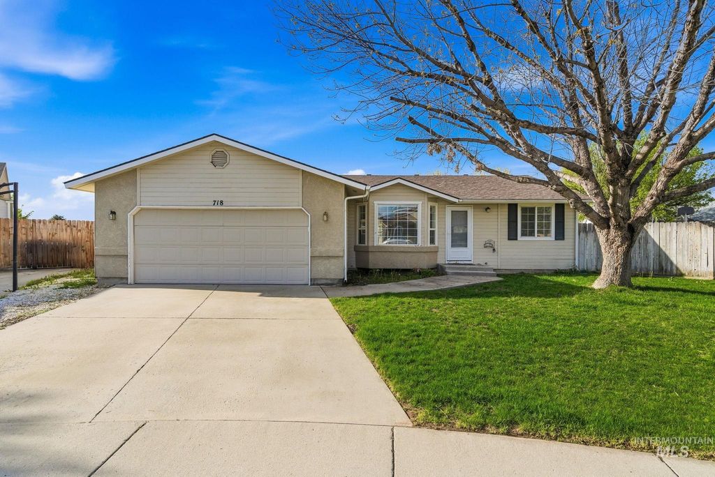 Photo of 718 W Redwood Ln, Nampa, ID 83651 (MLS # 98982469)