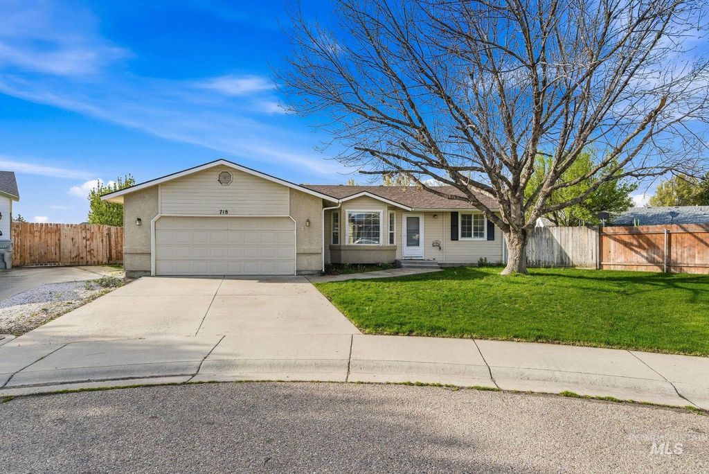 Photo of 718 W Redwood Ln, Nampa, ID 83651 (MLS # 98982469)