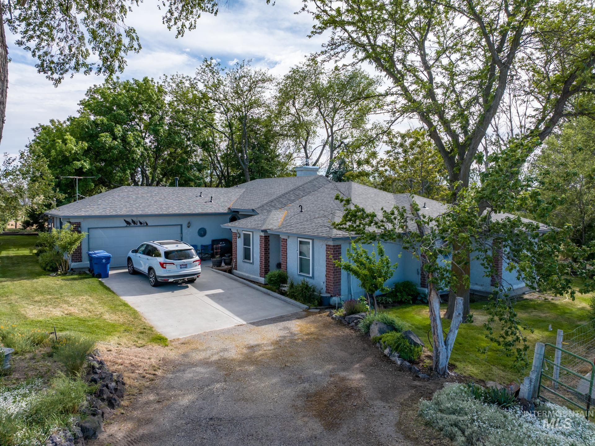 1185 E King