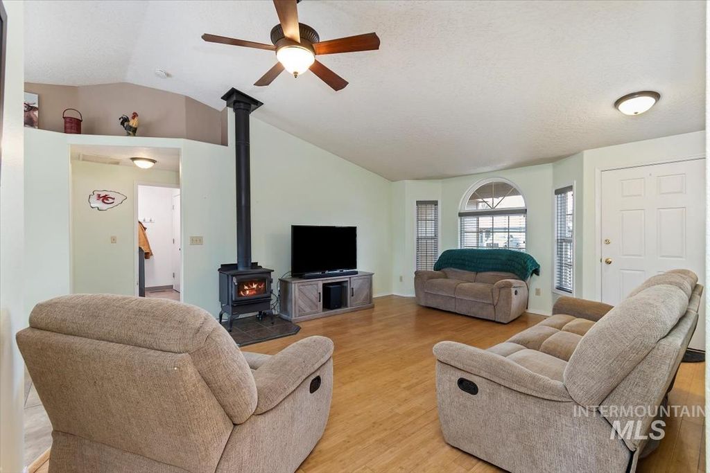 Photo of 3734 S Peoria Way, Meridian, ID 83642 (MLS # 98975146)